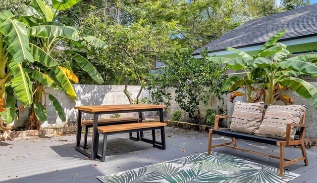 Chic & Fresh 1BR Apt - 2 blocks from 5 Pts
