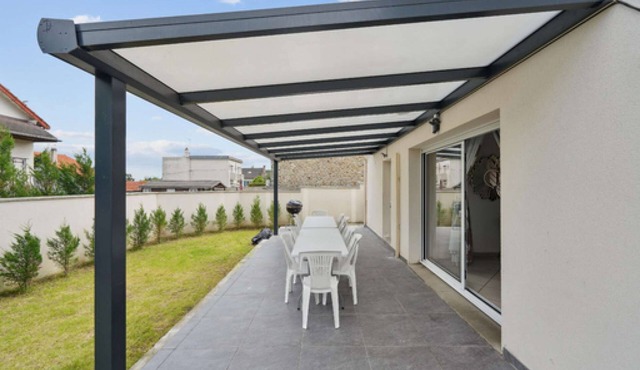 Chic friendly and spacious house with parking, terrasse and garden