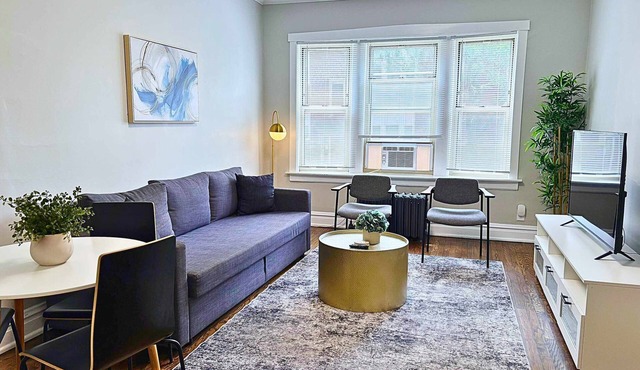 Chic & Fully Furnished 2BR Apt!