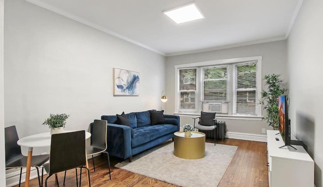 Chic & Fully Furnished 2BR Apartment - Roscoe 1