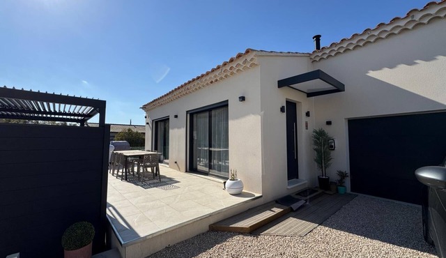 Chic getaway in VILLA LUMINA, 4/5 people.