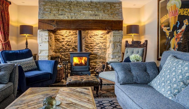 Chic Georgian town house in Cotswold town centre