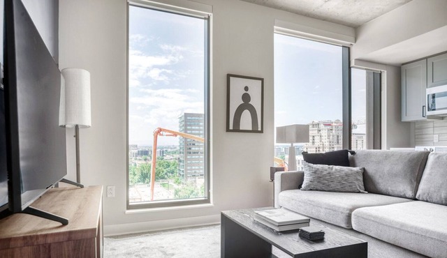 Chic Golden Triangle 1BR w/ Pool, Gym & W/D, next to Park, by Blueground