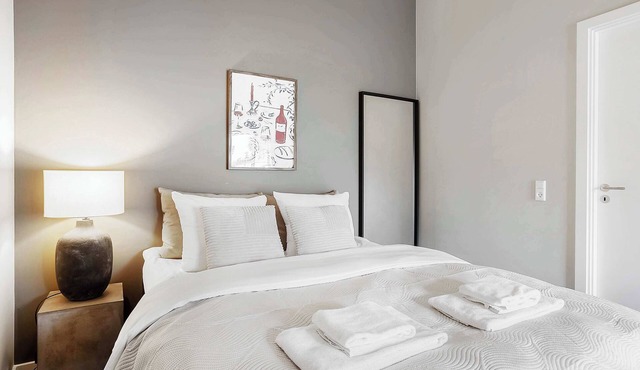Chic Ground-Floor Studio in Midtown