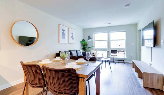 Chic Groveton Apt Near Metro