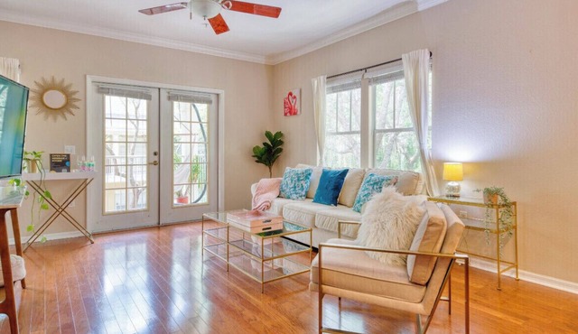 Chic Haile Village 2bed/2bath Condo Overlooking Nature -Access to Pool & Gym