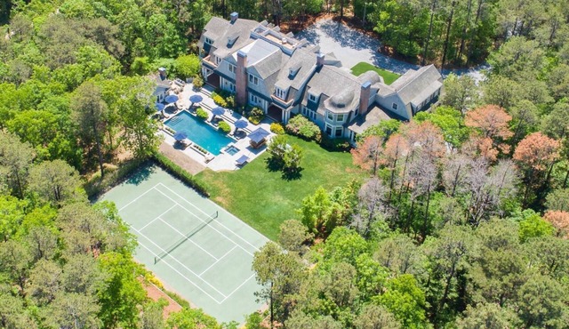 Chic Hamptons Retreat in Watermill with Tennis, Pool, Spa, Steam Room, and Gym