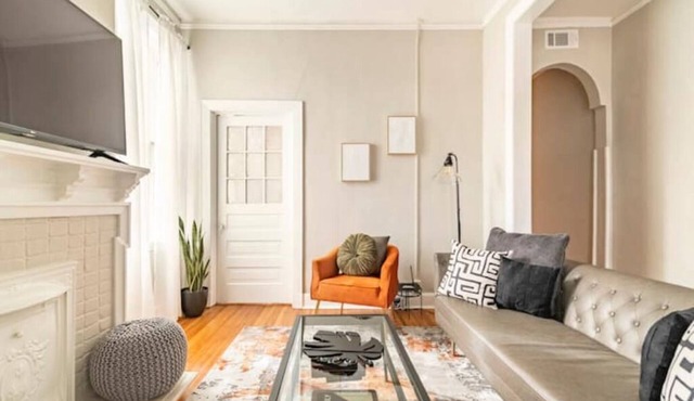 Chic Haven: 2b/1bath in the Heart of Danville