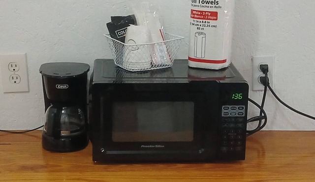 Chic Hill Top Room 21 with Wi-Fi, AC in cool Mayo