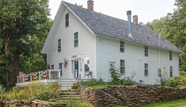 Chic Historic House w/Mountain Views Near Skiing