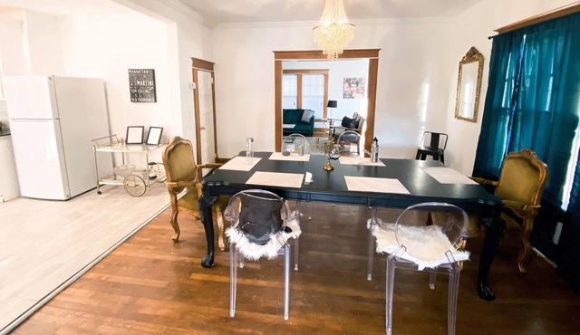 CHIC, HISTORIC, ROOMY STAY IN THE SHOALS!