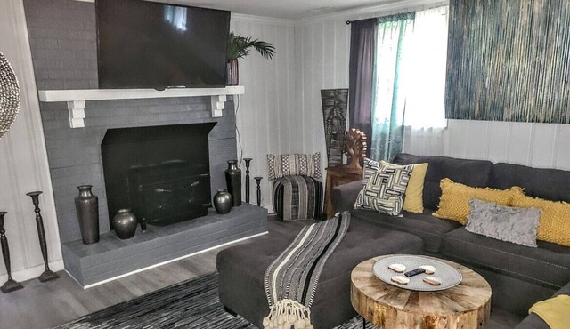 Chic Home 11 mins to Airport with Screened-In Porch