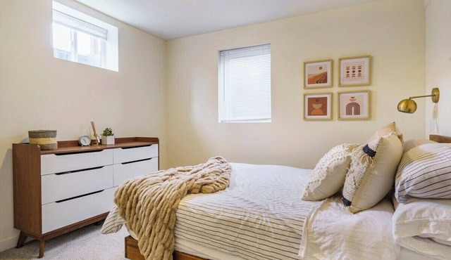 Chic Home Pet-Friendly + Private Fenced Yard