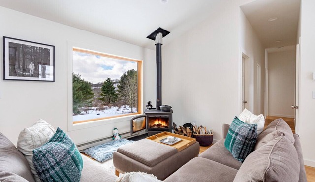 Chic Home w/Fireplace & Beautiful Sunsets