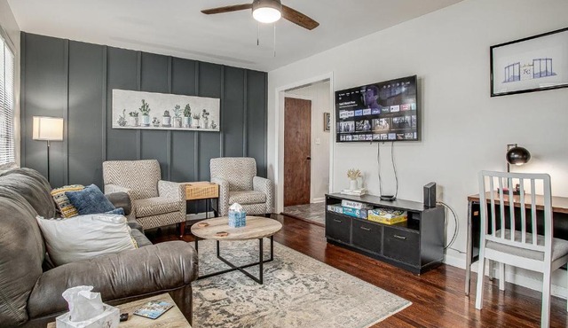 Chic Home with Huge Grassy Yard 7 mins to Arrowhead Stadium