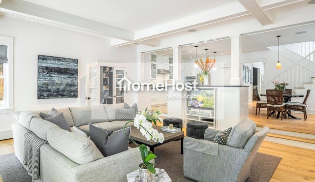Chic Home with Stunning Patio, 5-min drive to Downtown