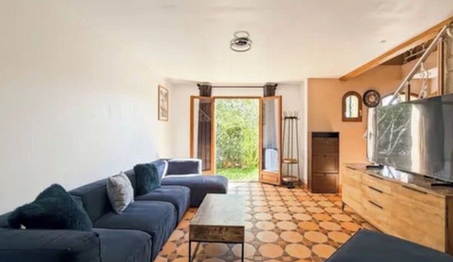 Chic House 10 Minutes from Paris with Parking