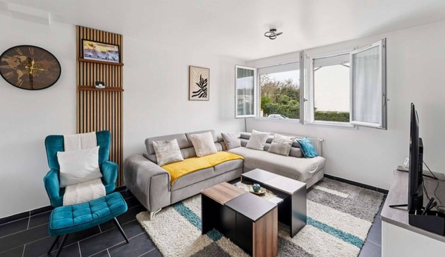 Chic house with a master suite, parking, terrace, and garden