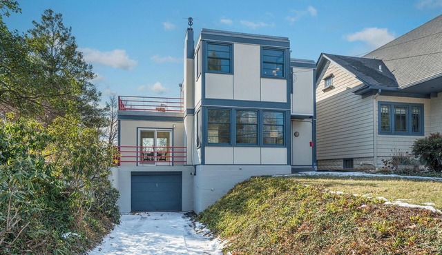 Chic Industrial Lounge near Princeton U!