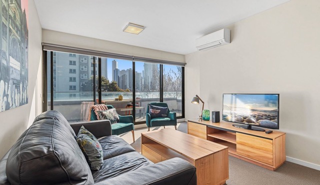 Chic Inner City Convenience, with Secure Parking