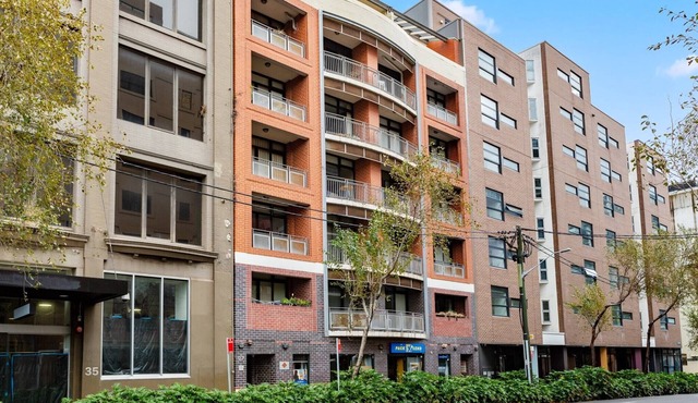 Chic Inner-City 1 Bedroom with Balcony