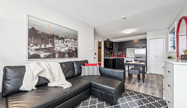 Chic Inner-City Studio - Your Cozy Calgary Escape!