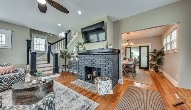 Chic Jacksonville Getaway, Walk to River & Parks!