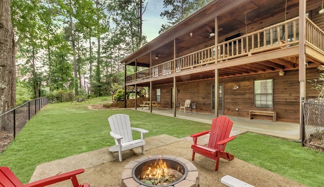 Chic Lakeside Hideaway-Close to UA-5BR-Game Room