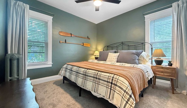 Chic Lakeside Retreat , Steps from the Beach!