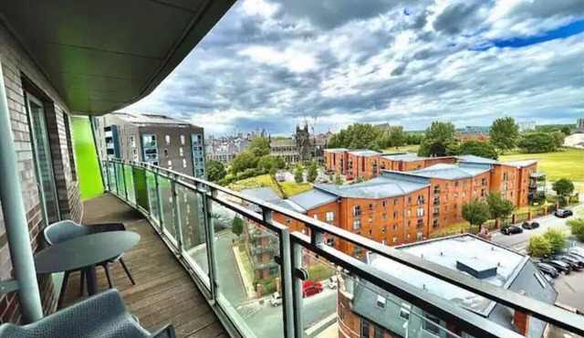 Chic Leeds City Apartment, Free Parking, Balcony