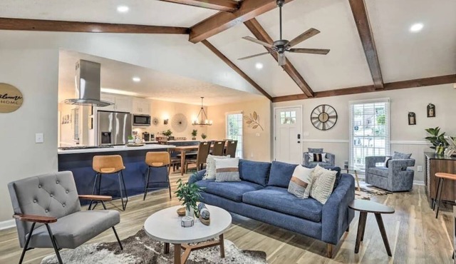 Chic Lilburn Getaway w/Media Room + Fire Pit