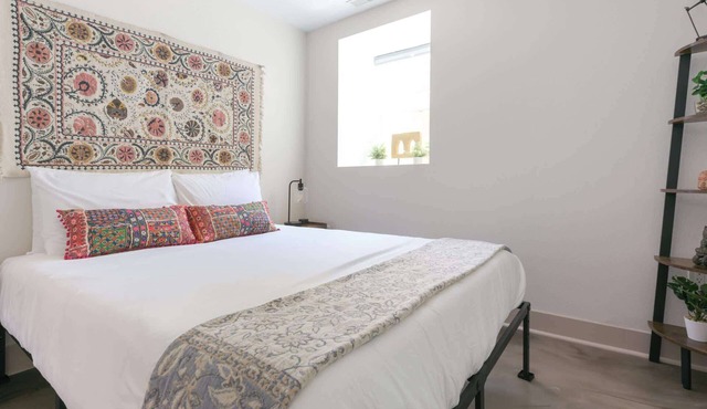 Chic Lower-Level Stay - Prime Walkable Locale
