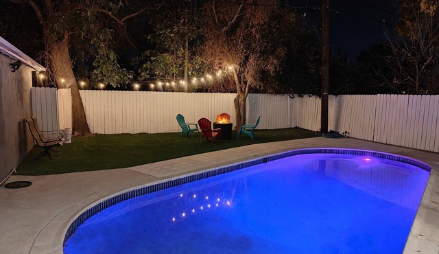 *Chic Lux New Build w/Htd Pool, Firepit, BBQ*