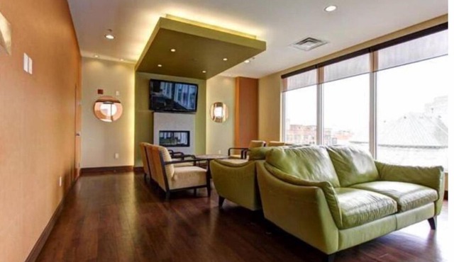 Chic Luxury Downtown Condo with Pool & Garage !n