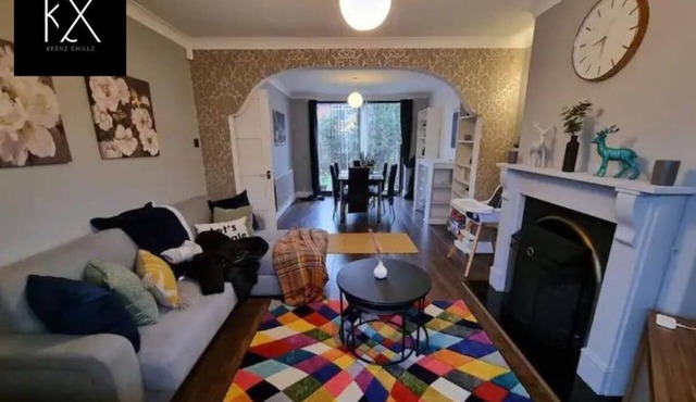 Chic Manchester Home, Free Parking, Sleeps 6