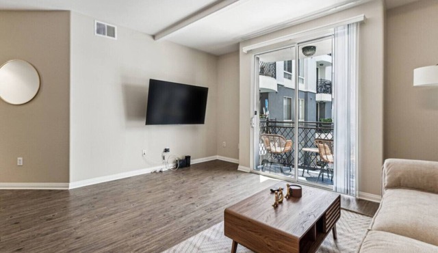 Chic Marina Oasis 5 Star Amenities Central