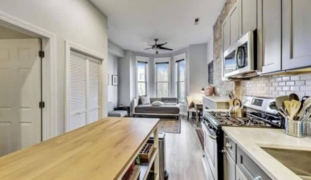 Chic Med district 2Bd/2Ba/Garage