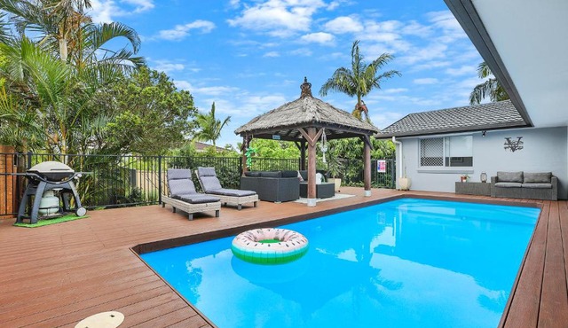 Chic Miami 4BR Retreat with Swimming Pool & BBQ