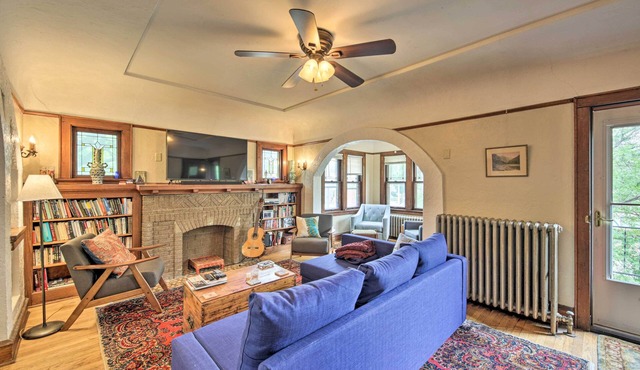 Chic Milwaukee Apartment in Hip Neighborhood!