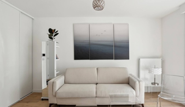 Chic, minimalist studio Batignolle/Montmartre