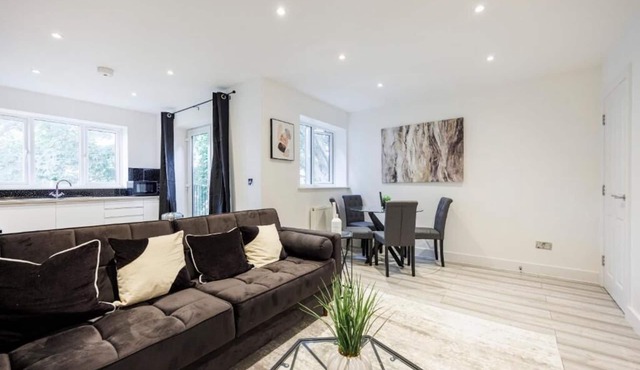 Chic & Modern 1BR City Centre Nr High Street by Luxiety Stays