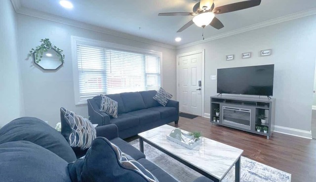 Chic Modern 2BR Retreat w/Yard, Laundry & SmartTV