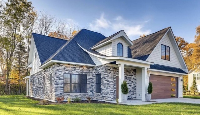Chic Modern House on the Very Desirable Location In Downtown Wayzata