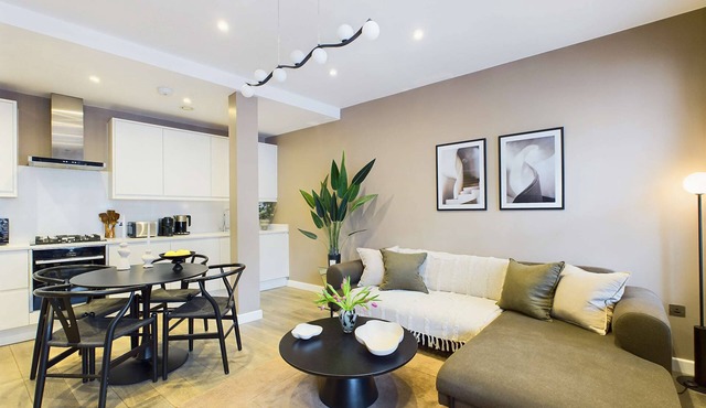 Chic Modern One-Bed in the Heart of Chinatown/Soho
