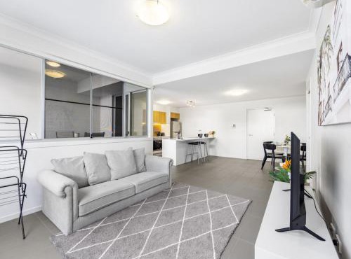 Chic Modern Retreat 1BR Apt w pool Kelvin Grove