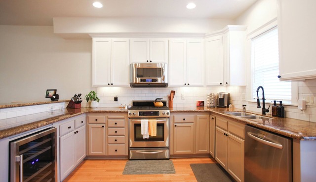 Chic Modern-Style 3 story Townhome in prime location