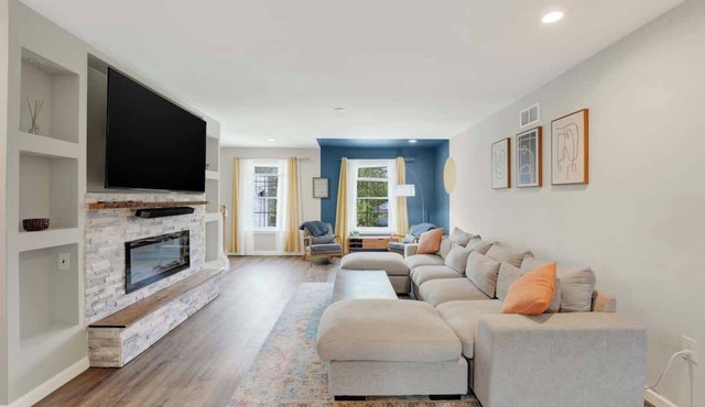 Chic Modern Townhouse 4 BR | 4 B