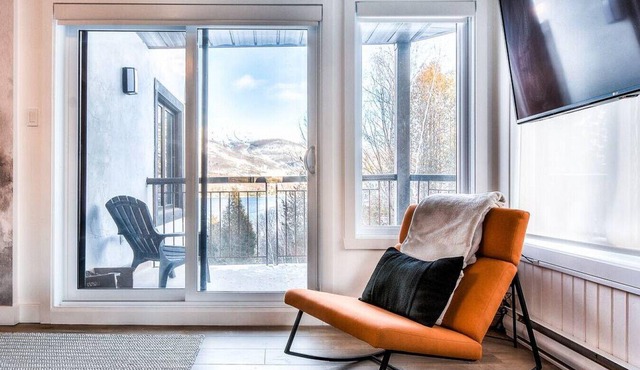 Chic Mt-Tremblant Condo with View on the Lake