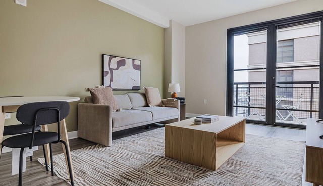 Chic Mt Vernon 1BR w/Gym & Rooftop Pool, nr Gtown Law, by Blueground