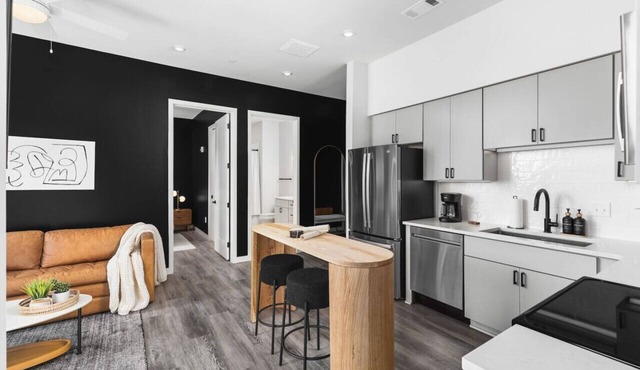 Chic Music Row Condo - Pool, Rooftop Deck with City View, Gym, Office + More!